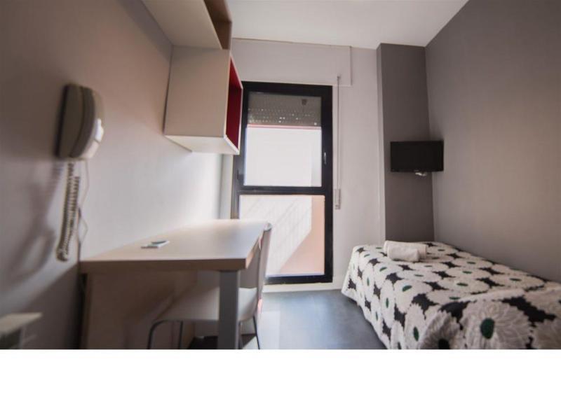 Residencia Universitaria San Agustin Барселона Екстериор снимка